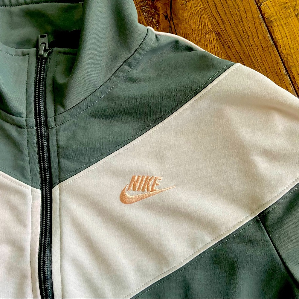 Nike cropped zip up jacket